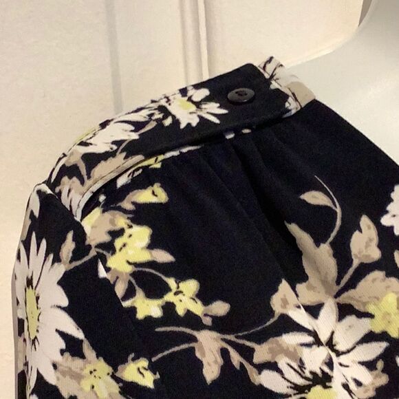 LE CHATEAU V-NECK NAVY BLUE OVERSIZED TIE WAIST ROMPER SIZE S NWOT - Picture 3 of 15